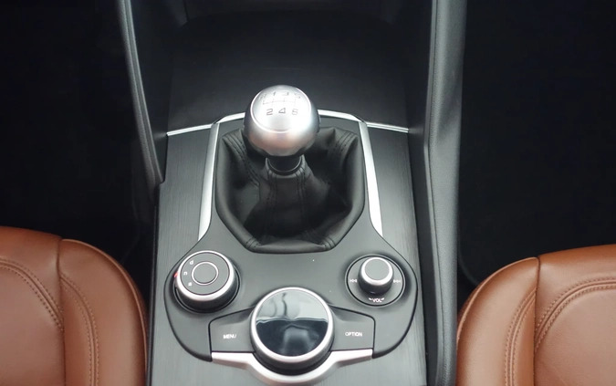 Alfa Romeo Giulia cena 78900 przebieg: 90190, rok produkcji 2016 z Włodawa małe 254